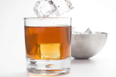 含酒精飲料與冰塊 交融的藝術(shù)與科學